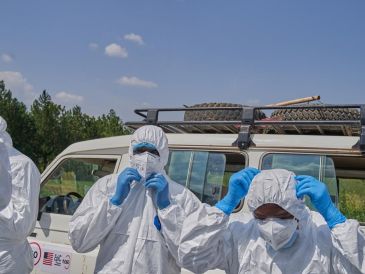 Las autoridades han reforzado el sistema de seguimiento sanitario para cooperantes franceses que regresan de zonas de riesgo. EFE/EPA/D. Dirole