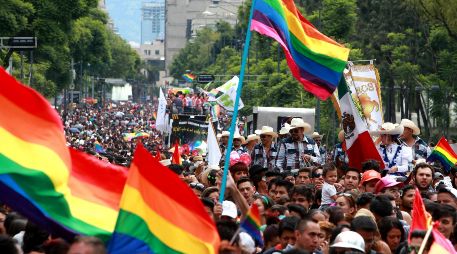 A pesar del ambiente festivo, la marcha mantiene su esencia de protesta ante la persistente violencia por prejuicio en el país. EFE/ARCHIVO