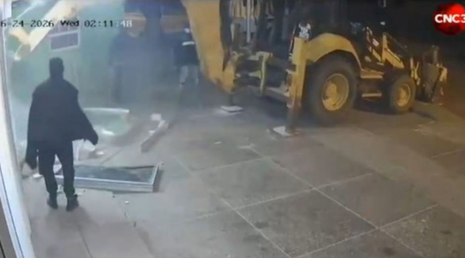 Las imágenes de la falla en la retroexcavadora pronto se viralizaron. CAPTURA DE VIDEO