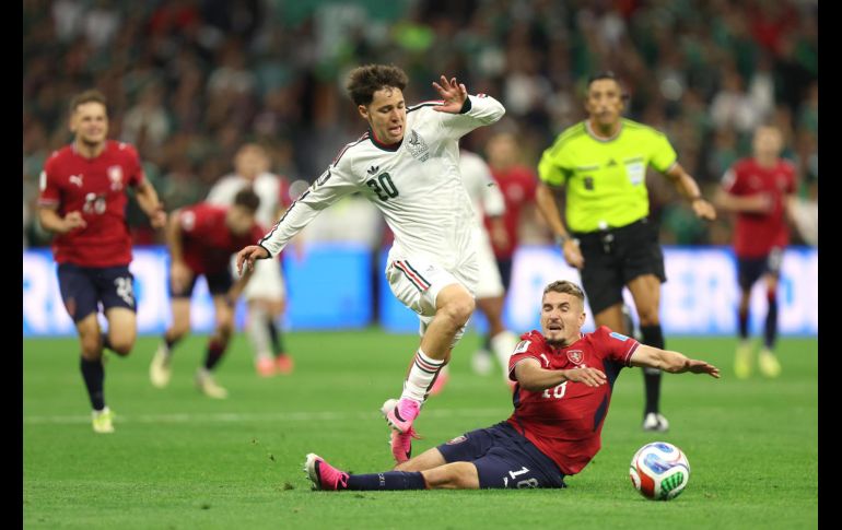 Con apenas 22 años y experiencia en Europa, Mateo Chávez parece estar listo para asumir un papel protagónico en el presente y futuro de la Selección Mexicana. EFE/ I. Esquivel