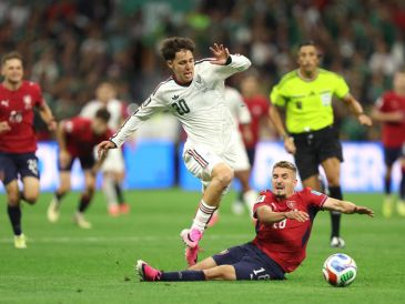 Con apenas 22 años y experiencia en Europa, Mateo Chávez parece estar listo para asumir un papel protagónico en el presente y futuro de la Selección Mexicana. EFE/ I. Esquivel