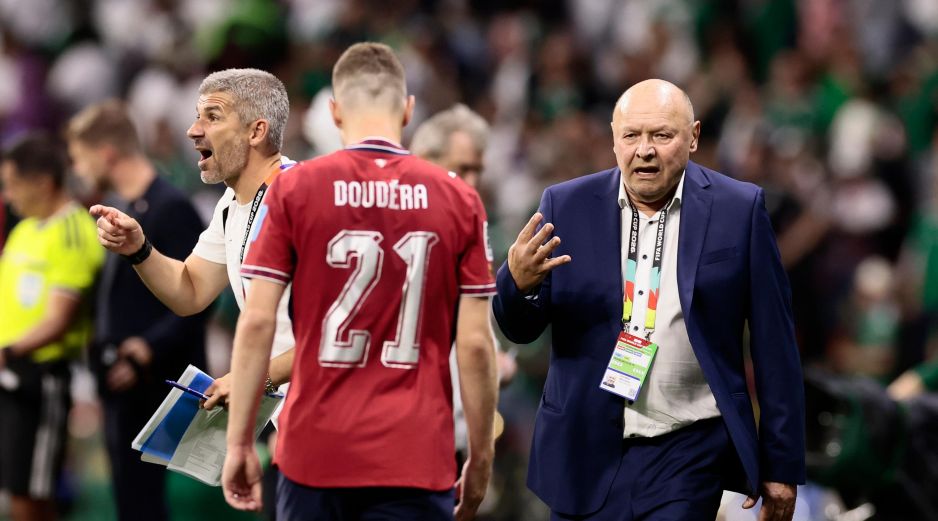 El entrenador de República Checa, Miroslav Koubek, durante el juego contra México, el último de su equipo en el Mundial. EFE/J. Méndez