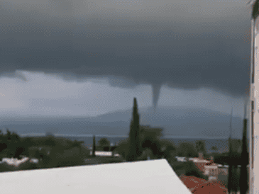 Su aparición es relativamente común durante la temporada de lluvias, cuando existen tormentas intensas, alta humedad e inestabilidad atmosférica. ESPECIAL