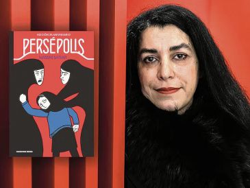 Foto tomada en 2007 a Marjane Satrapi, quien posa junto a una edición de su libro “Persépolis”. ESPECIAL
