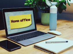 Para los miles de burócratas capitalinos, el home office será una medida obligatoria. ESPECIAL / CANVA