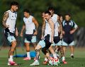 Lionel Messi participa con sus compañeros en un entrenamiento de Argentina en el Sporting KC training center en Kansas City, Estados Unidos. EFE/ J. Roncoroni
