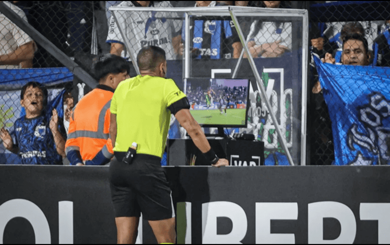 La tecnología arbitral define el rumbo del Mundial 2026; entender sus nuevas reglas es vital para gritar cada gol. EFE/ARCHIVO