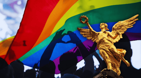 Hoy en día, la marcha congrega a cientos de miles de asistentes que celebran la diversidad y exigen igualdad. ESPECIAL / CANVA