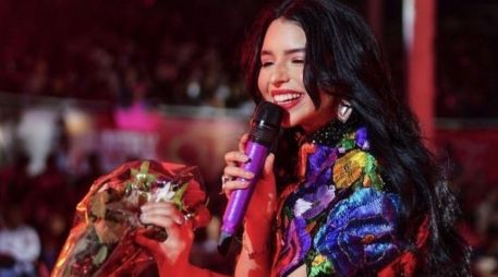 Ángela Aguilar y Christian Nodal fueron captados con unas presuntas argollas que desataron los chismes sobre una boda religiosa. INSTAGRAM/angela_aguilar_
