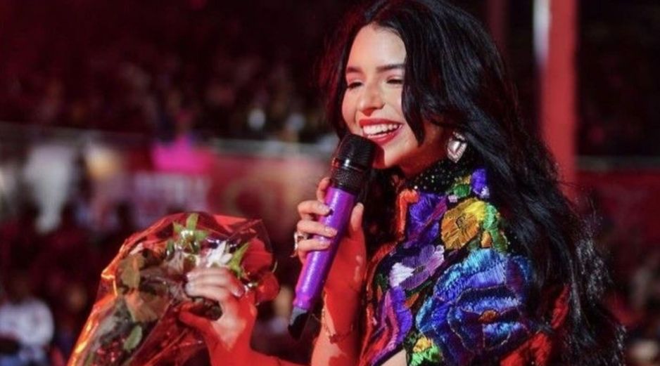 Ángela Aguilar y Christian Nodal fueron captados con unas presuntas argollas que desataron los chismes sobre una boda religiosa. INSTAGRAM/angela_aguilar_