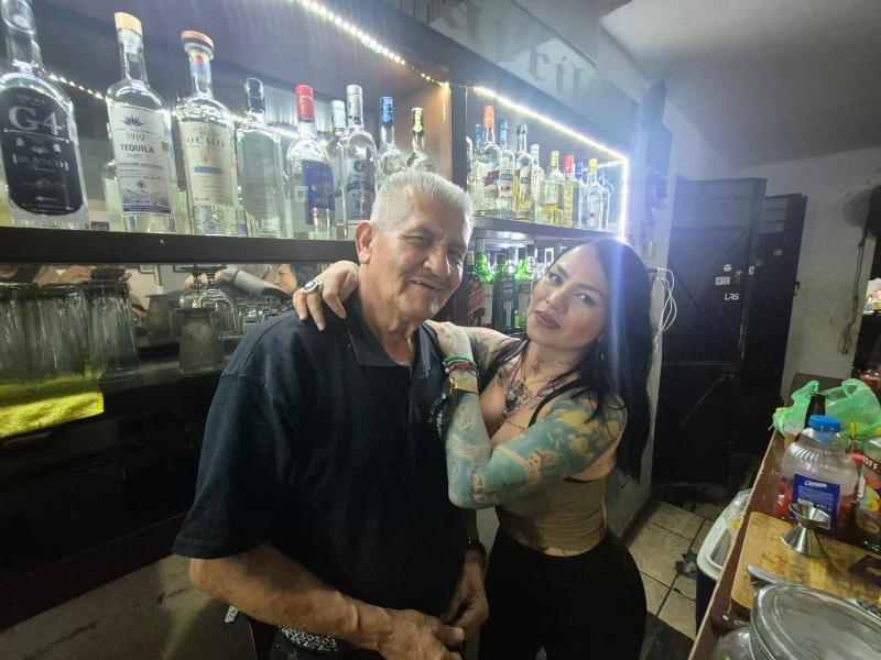 Don Salvador y Paulina coinciden en que la cantina ha vivido una de sus etapas más activas gracias al Mundial. EL INFORMADOR/O. González&nbsp;