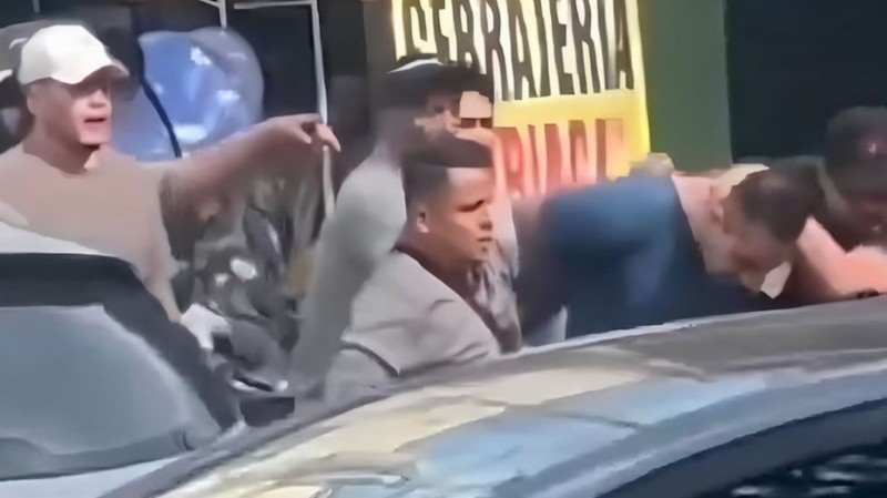 A Jovany Santa Cruz Molina, se le identifica como un estrecho colaborador de Samuel Santos Carvajal, alias 