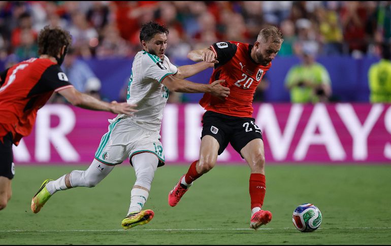 Un gol en el tiempo de compensación aseguró la clasificación de Austria y Argelia a la fase de eliminación directa. EFE.