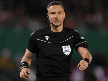 La FIFA designó al esloveno Slavko Vinčić como árbitro central para el partido entre México y Ecuador. X/Nicolás Rivera