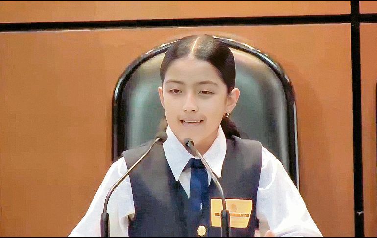 Estefanía Juárez señaló en el Parlamento Infantil que la violencia en Sinaloa es un monstruo. ESPECIAL