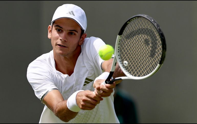 Jódar, desde el comienzo del partido, tuvo muy claro el camino a seguir ante su rival, Felix Gil, a quien despachó en menos de dos horas en la Primera Ronda de Wimbledon. EFE / N. Hall