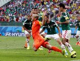 Aquel 29 de junio de 2014, Arjen Robben ingresó al área y, tras un contacto con Rafael Márquez, cayó sobre el césped. El árbitro portugués Pedro Proença no dudó en señalar el punto penal. AP / ARCHIVO