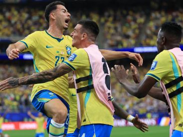 El encuentro parecía encaminarse al tiempo extra, pero en el minuto 90+6 apareció Gabriel Martinelli, quien aprovechó una asistencia de Bruno Guimarães para definir el 2-1 y sellar la clasificación brasileña. EFE / C. Ramírez