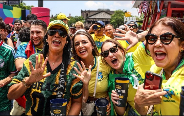 Aficionados se reunieron en el FIFA Fan Fest Guadalajara para ver el partido entre Brasil y Japón. EL INFORMADOR/A. Navarro
