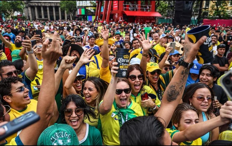 Aficionados se reunieron en el FIFA Fan Fest Guadalajara para ver el partido entre Brasil y Japón. EL INFORMADOR/A. Navarro