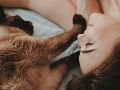El vínculo con un perro o un gato no busca llenar un vacío, sino expresar la capacidad de cuidar y generar relaciones afectivas con otro ser sintiente. UNSPLASH