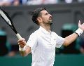 Novak Djokovic. El siete veces campeón del torneo respondió con su habitual temple para mantenerse en la competencia. EFE
