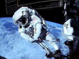 Williams y Meir salieron al exterior del laboratorio orbital a las 08:20 y dieron por concluido el paseo a las 15:40 horas. EFE / NASA
