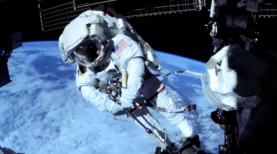 Williams y Meir salieron al exterior del laboratorio orbital a las 08:20 y dieron por concluido el paseo a las 15:40 horas. EFE / NASA