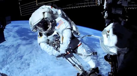 Williams y Meir salieron al exterior del laboratorio orbital a las 08:20 y dieron por concluido el paseo a las 15:40 horas. EFE / NASA