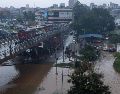 Edificios enteros y carreteras quedaron sumergidos en Acra, la capital de Ghana, lo que dejó desoladoras imágenes. EFE/F. Kporfor