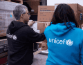 Los suministros recién llegados son una línea de vida indispensable para proveer atención médica, agua limpia y espacios seguros en medio del caos. UNICEF