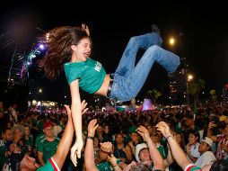La capital jalisciense vivió una noche de emoción desbordada, con miles de seguidores entregados a un festejo que se extendió hasta la madrugada. EFE/F. Guasco