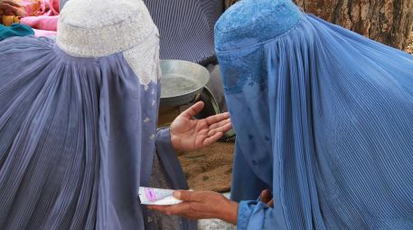 Las autoridades exigen que las mujeres permanezcan completamente cubiertas en espacios públicos. EFE/ ARCHIVO