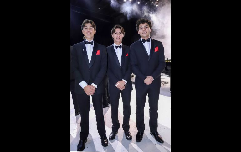 Juan Diego Urrea, Omar Preciado y Juan Pedro Sahagún. GENTE BIEN JALISCO / Graduación Liceo del Valle