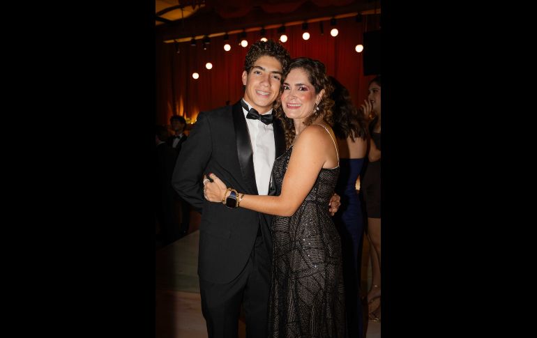 César del Toro y Julieta Mora. GENTE BIEN JALISCO / Graduación del Instituto Cumbres San Javier