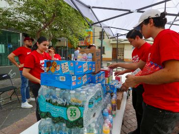 Entre los artículos que se recibirán se encuentran insumos para curaciones y primeros auxilios, alimentos no perecederos y materiales como picos, palas y pilas. ESPECIAL/UDEG