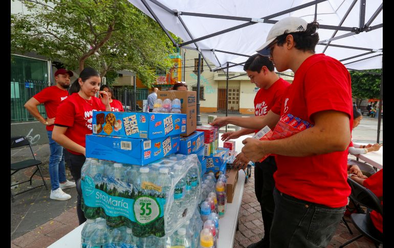 Entre los artículos que se recibirán se encuentran insumos para curaciones y primeros auxilios, alimentos no perecederos y materiales como picos, palas y pilas. ESPECIAL/UDEG