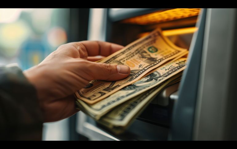 A México llegaron 520 millones de dólares más que los 24.588 millones de dólares recibidos en los primeros cinco meses de 2025, detalló Banxico. FREEPIK