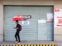 La vigilancia de las sucursales continúa, aunque el desgaste económico ha obligado a los trabajadores a modificar su dinámica cotidiana. EL INFORMADOR/A. Navarro