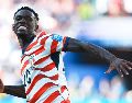 Folarin Balogun es el primer jugador en anotar un gol y ser expulsado en un mismo partido en una Copa del Mundo desde que Zinedine Zidane lo hiciera hace exactamente dos décadas. XINHUA/X. Chang