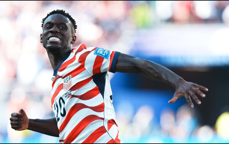 Folarin Balogun es el primer jugador en anotar un gol y ser expulsado en un mismo partido en una Copa del Mundo desde que Zinedine Zidane lo hiciera hace exactamente dos décadas. XINHUA/X. Chang
