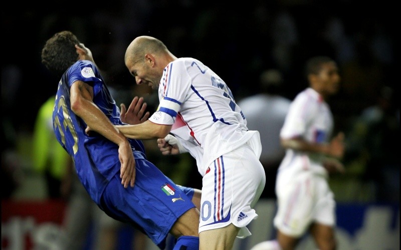 El recordado cabezazo de Zidane a Materazzi en la final de Alemania 2006. AP/Archivo 