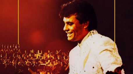 El material audiovisual que llegará a las marquesinas corresponde al emblemático álbum en vivo Juan Gabriel en el Palacio de Bellas Artes, grabado durante las presentaciones del 9 al 12 de mayo de 1990. FACEBOOK/Cinemex