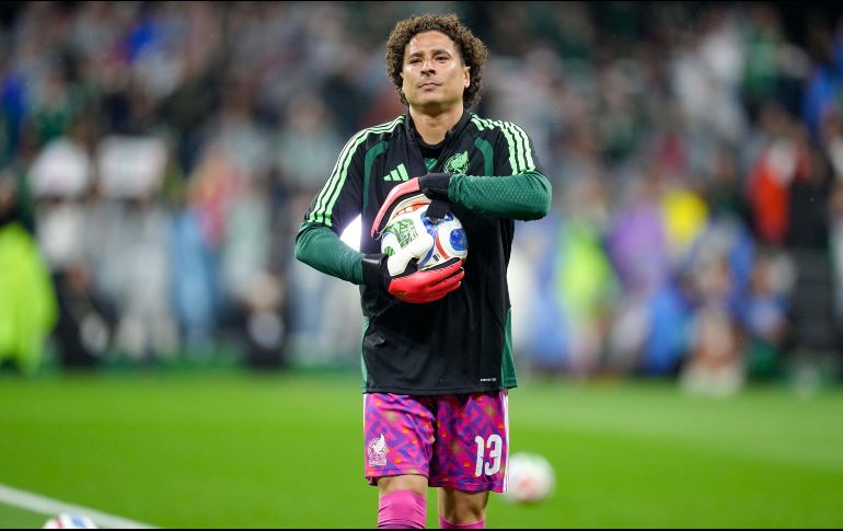 El histórico portero mexicano documentó con su teléfono celular el momento exacto de su divertida travesura nocturna, la cual demostró una vez más el ambiente de camaradería que existe entre los seleccionados mexicanos. IMAGO7