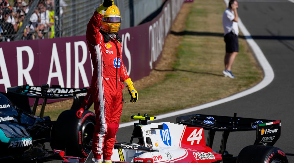 El inglés Lewis Hamilton (Ferrari) saldrá primero en la carrera sprint del Gran Premio de Gran Bretaña 2026. AP / D. Bandic