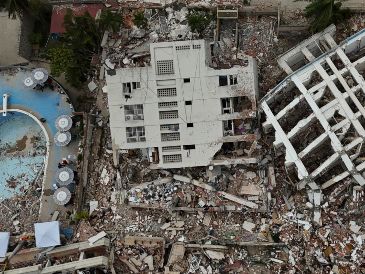 Esta imagen del jueves 2 de julio de 2026 muestra edificios que se derrumbaron durante los dos terremotos recientes en La Guaira, Venezuela. AP/M. Delacroix