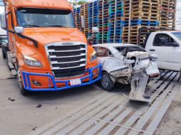 El incidente generó complicaciones momentáneas a la circulación sobre la carretera a El Salto. ESPECIAL