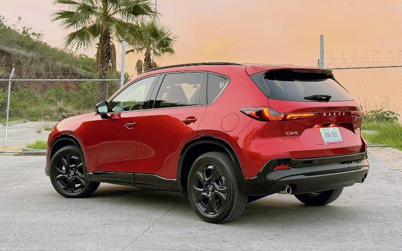 El crecimiento en dimensiones no solo mejora la presencia de la CX-5: también cambia la experiencia para quienes viajan en las plazas traseras. ESPECIAL&nbsp;