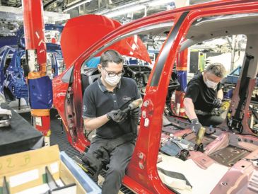 Industria automotriz. Una de las más beneficiadas por el T-MEC. EFE/S. Courdji