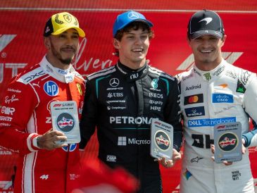 Lewis Hamilton (Ferrari) salió desde la pole position y lideró las primeras vueltas, pero terminó viéndose superado por la potencia del Mercedes de Kimi Antonelli. Lando Norris (McLaren), vigente campeón del mundo británico, fue tercero. AFP